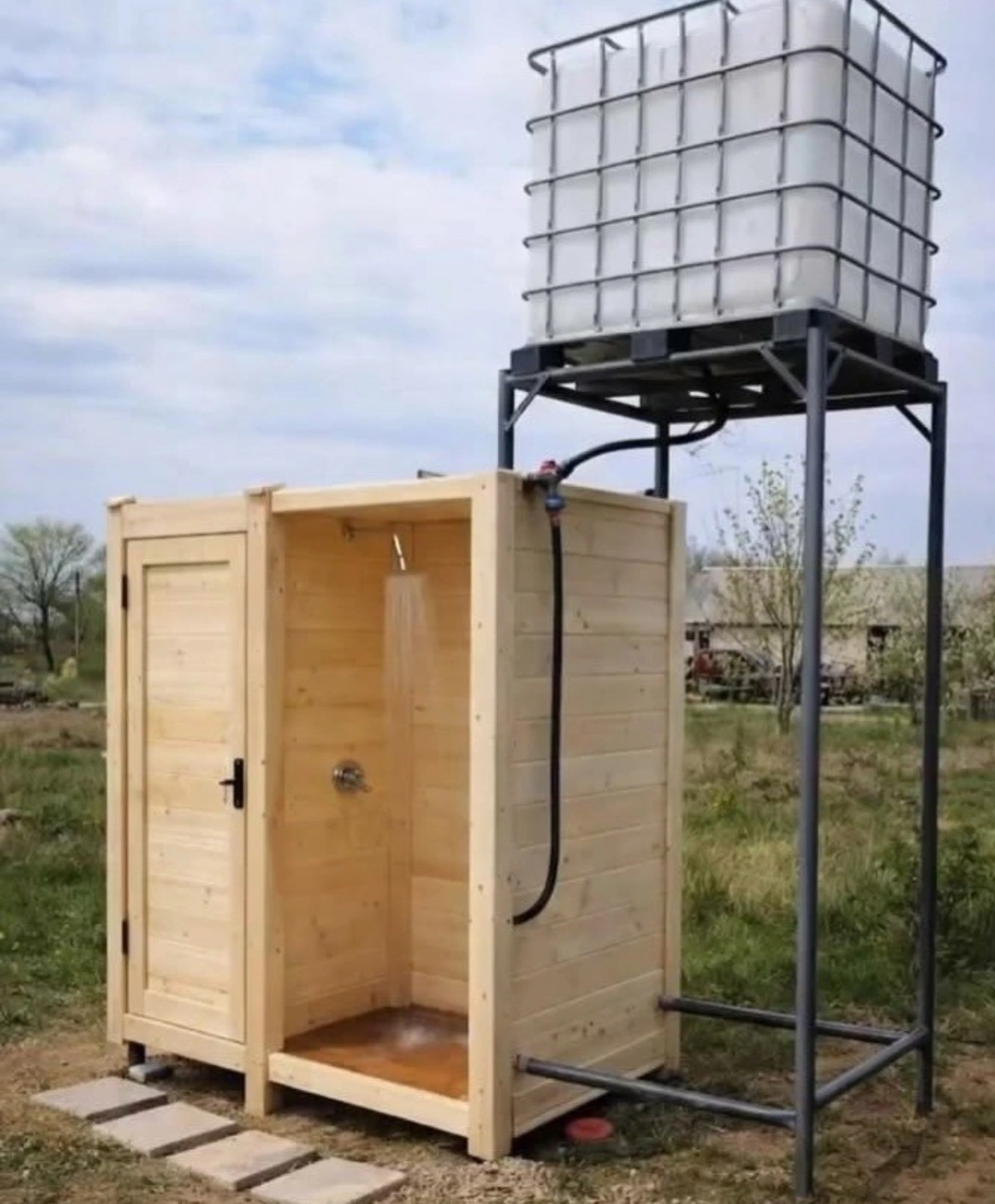 Depósito de 1000 litros para ducha exterior